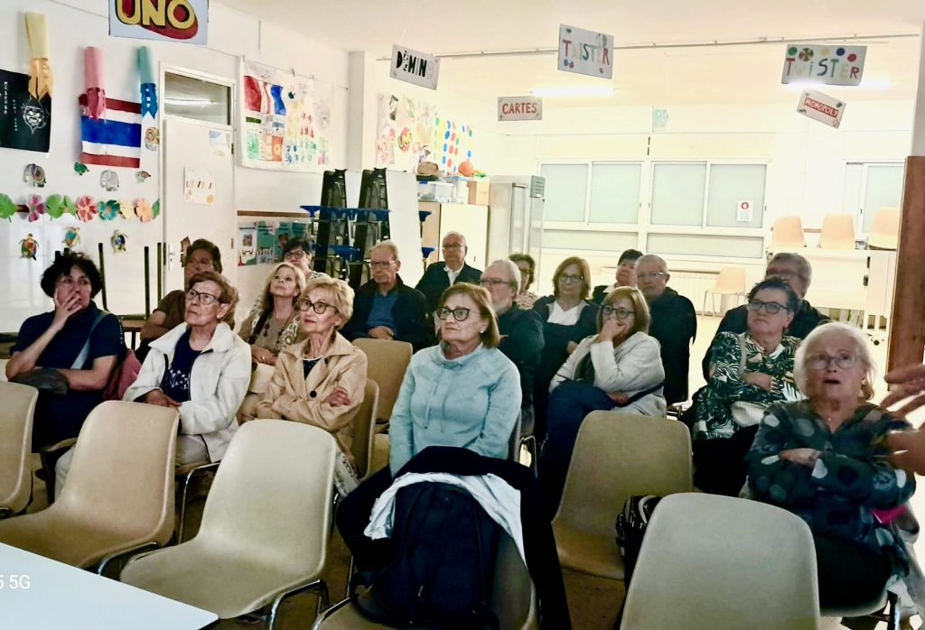Presentació de La Constel·lació, Cooperativa d'Habitatges en Cessió d'Ús a l'Escola Betúlia de Badalona.