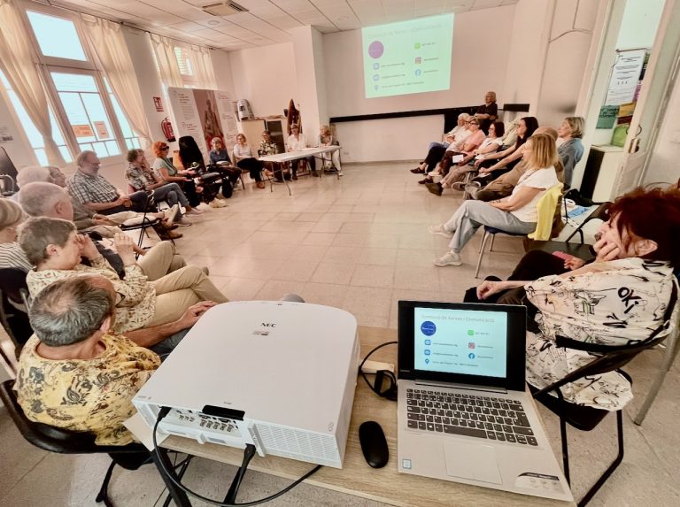 Imatges de l'assemblea de sòcies expectants de La Constel·lació