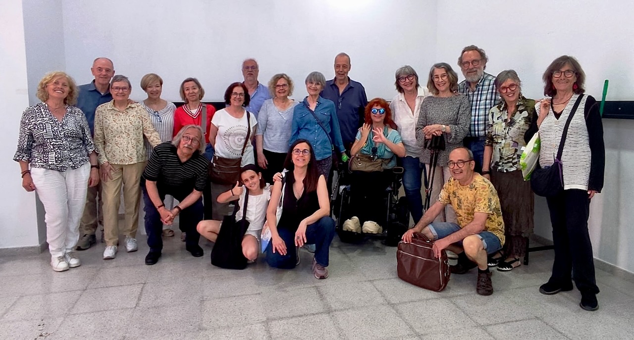 Foto de grup de l'assemblea de sòcies expectants de La Constel·lació